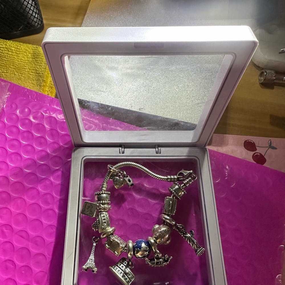 authentic Pandora Travelers charm bracelet. It’s a must have if u travel a-lot. - Picture 8 of 9